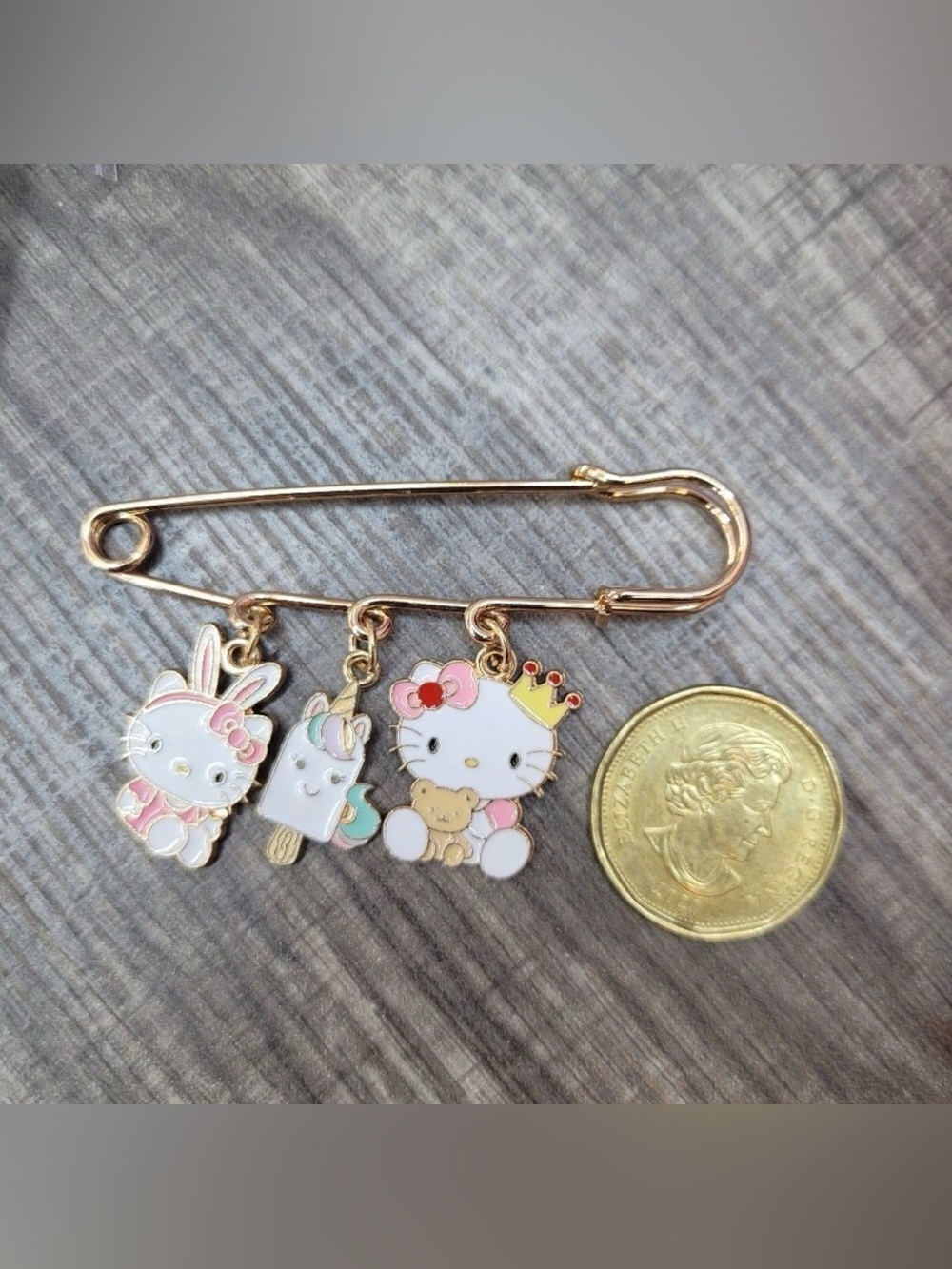 Hello Kitty Gold Pin - Picture 3 of 3